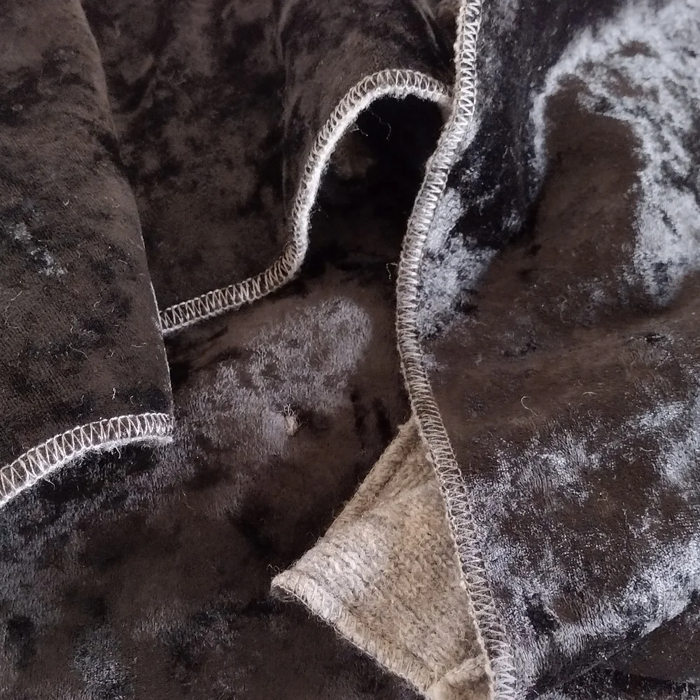 Baabaazuzu wool scarf gray with floral accents